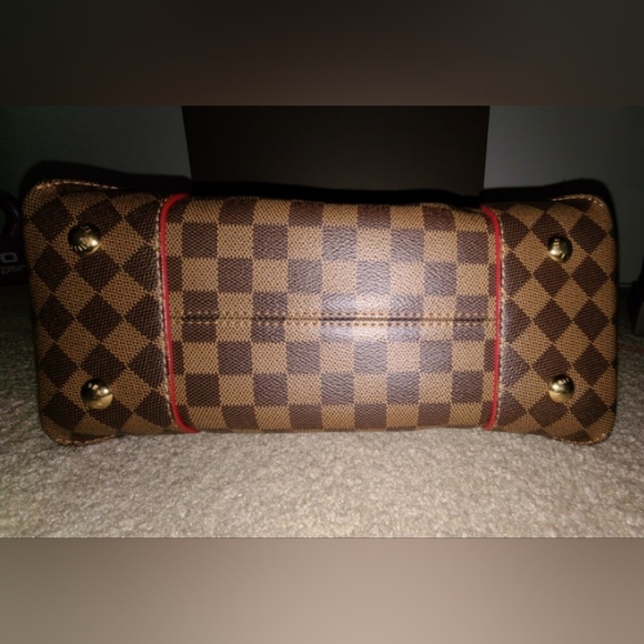 Authentic Louis Vuitton Caissa Hobo - Picture 5 of 13